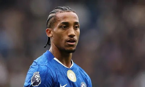 Romano hé lộ phản ứng của sếp lớn Barca khi được hỏi về Joao Pedro