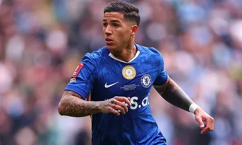 Tin đồn chuyển nhượng tối 28/5: Enzo Fernandez cân nhắc rời Chelsea; Liverpool ra giá bán Florian Wirtz