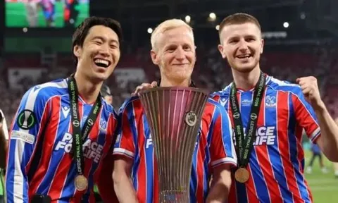 Phản ứng của Adam Wharton sau khi bị Tuchel gạch tên