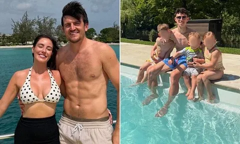 Harry Maguire và Phil Foden đi nghỉ mát sau khi lỡ World Cup