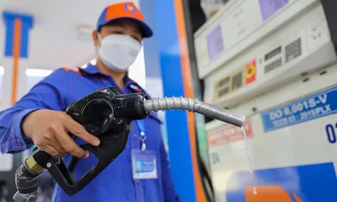 Đổ xăng buổi trưa là cực dại: 2 thời điểm đổ xăng an toàn, bỏ ít tiền mà hưởng lợi nhiều