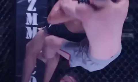 Cú slam ngược giải nguy ngoạn mục của Tyree Durham và loạt pha kết thúc không tưởng tại các giải MMA khu vực