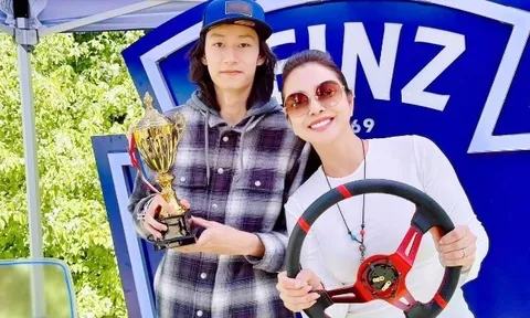 Hoa hậu Jennifer Phạm cùng con trai Bảo Nam đi chơi riêng ở Canada, quý tử cao 1m9 được nhận xét ngày càng giống bố