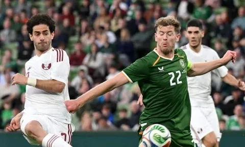 Ireland hạ Qatar trong trận đấu có 2 thẻ đỏ