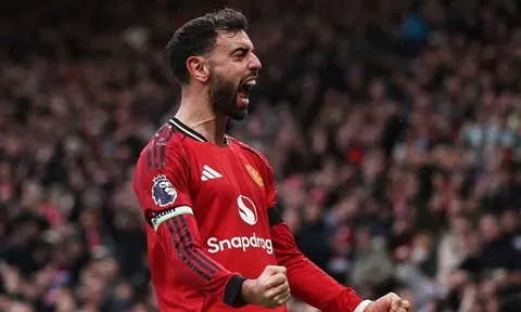 Hồi sinh dưới thời Carrick, Bruno Fernandes lọt top 10 châu Âu