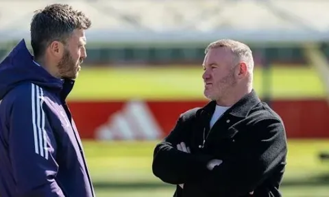 Rooney khuyên MU thực tế về cơ hội vô địch