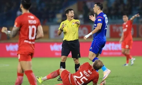 Khi V-League học cách đối diện với sai lầm của trọng tài