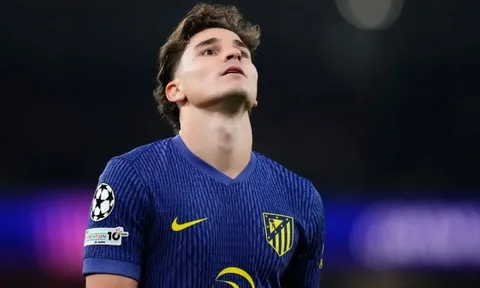 Atletico bức xúc, phủ nhận tin đồn bán Alvarez cho Barca