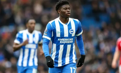HLV Carrick ủng hộ MU chiêu mộ Carlos Baleba