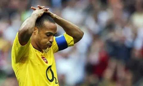 Khúc vĩ thanh đắng ngắt của thế hệ vàng Arsenal năm 2006