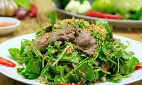 3 loại rau dại mọc đầy vườn, xưa nhổ bỏ nay lên đời thành đặc sản, ăn một mớ tốt ngang thịt bò, tốt cho sức khỏe