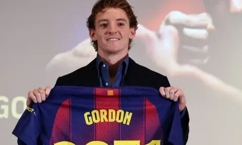 CHÍNH THỨC! Barcelona công bố thương vụ Anthony Gordon