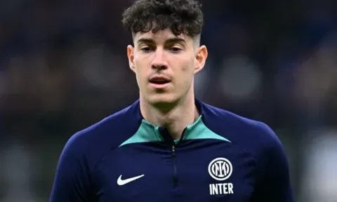Barcelona dừng đàm phán vụ Bastoni để ưu tiên hàng công