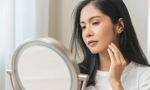 3 thói quen khiến da mặt nhanh chảy xệ và già hơn tuổi thật nhiều người vẫn làm mỗi ngày