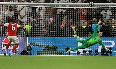 PSG khuất phục Arsenal trên chấm luân lưu để vô địch Champions League