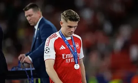 Keown khuyên Arsenal mua tiền đạo mới sau trận thua PSG