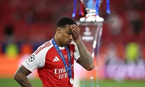 Bị xát muối sau CK Cúp C1, huyền thoại Arsenal phẫn nộ đáp trả