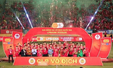 HLV Mano Polking dành tặng chức vô địch cho fan Công an Hà Nội