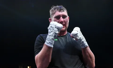 Darren Till chào sân BKFC bằng cú knock-out tàn khốc trước Aaron Chalmers