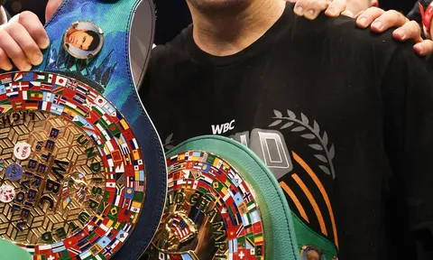 Dmitry Bivol áp đảo hoàn toàn Michael Eifert trong ngày tái xuất: Đâu là mục tiêu tiếp theo?