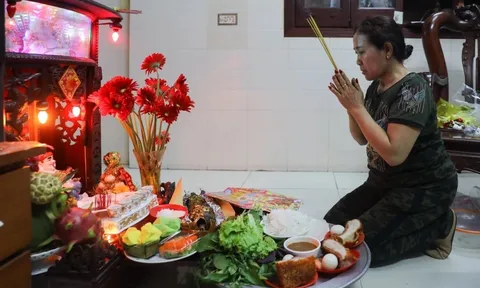 Vì sao cúng thần Tài ngày rằm không thể thiếu hoa?