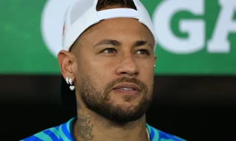 CĐV Brazil cuồng nhiệt chào đón Neymar tại Maracana