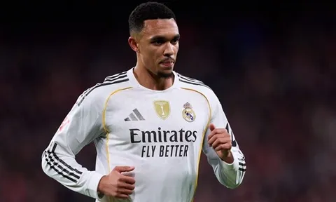 Teddy Sheringham phân tích khả năng Alexander-Arnold tới Arsenal