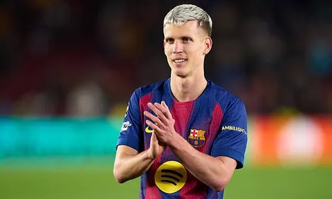 CĐV Barca chỉ trích quyết định tăng lương cho Dani Olmo