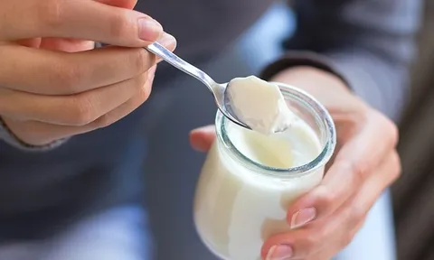 4 nhóm người không nên ăn sữa chua: Đó là ai?