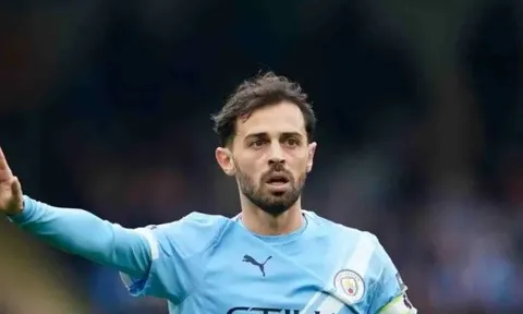 Vì sao Barca ưu tiên Bernardo Silva dù đang thừa tiền vệ?