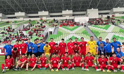 Hạ Timor Leste 3-0, U19 Việt Nam đứng đầu bảng A