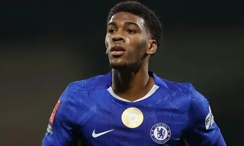 Chelsea từ chối mọi lời đề nghị cho Josh Acheampong