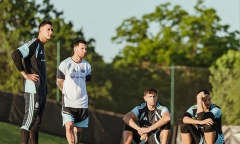 Messi tập giáo án riêng tại tuyển Argentina