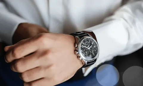 Đeo đồng hồ tay trái hay tay phải thu hút nhiều may mắn hơn?