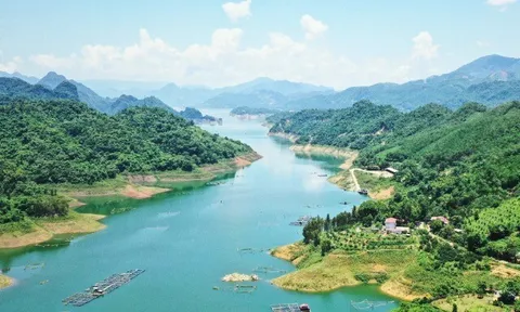 12 hồ nước đẹp nhất Việt Nam, phong cảnh tựa tranh vẽ, có hồ được ví là “tuyệt tình cốc miền Tây"