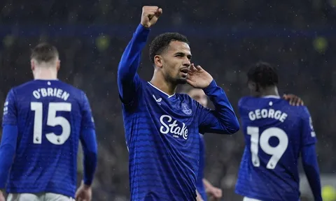 Everton không lo lắng về tương lai của Iliman Ndiaye