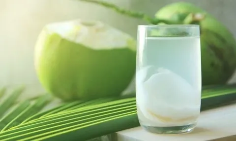 4 kiểu người không nên uống nước dừa