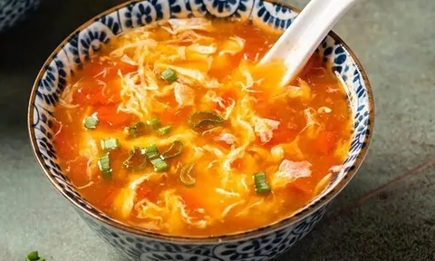 Nấu canh cà chua trứng mãi vẫn tanh, nhớ mẹo này canh nổi vân cực đẹp, thơm phưng phức