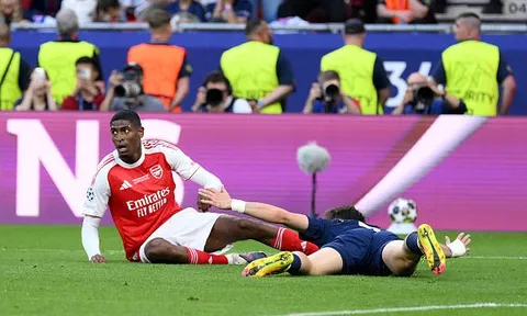 Mosquera lên tiếng sau sai lầm tại chung kết Champions League
