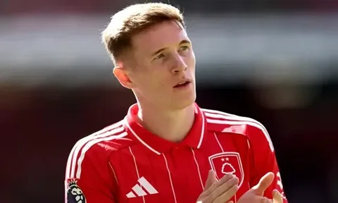 Tranh Anderson với MU, Man City bị Forest từ chối