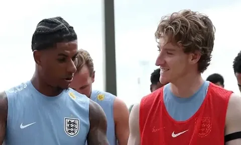 Rashford cùng tân binh Barca thân thiết ở ĐT Anh