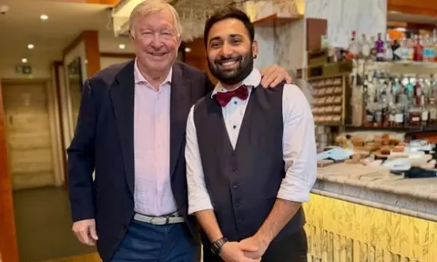 Fan MU vỡ òa khi thấy Sir Alex khỏe mạnh tái xuất