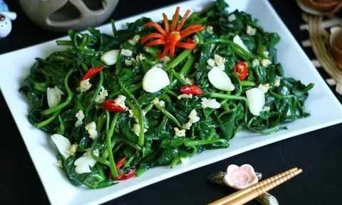 Rau nào hay dùng vào mùa hè có nguy cơ tồn dư hóa chất, làm sao để phân biệt và hạn chế nguy cơ khi ăn?