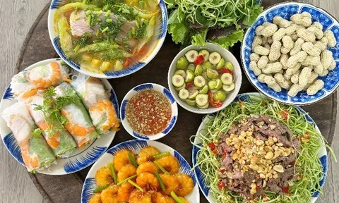 Hôm nay nấu gì: Mâm cơm đậm vị ngày hè, thanh mát, nhìn mà thèm