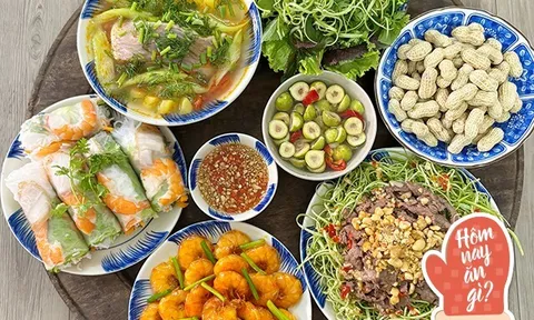 Hôm nay nấu gì: Mâm cơm đậm vị ngày hè, thanh mát, nhìn mà thèm