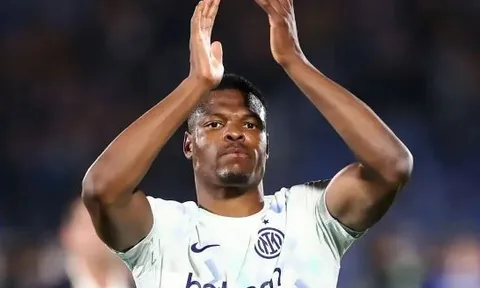Chủ tịch Perez xác nhận Real đã mua xong Denzel Dumfries