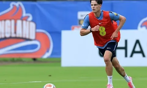 Alex Scott tin Iraola mang bóng đá rực lửa tới Liverpool