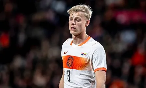 Tottenham hỏi mua Jan Paul Van Hecke