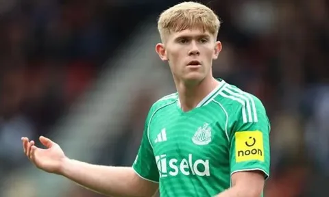 Man Utd gặp khó vụ Lewis Hall vì giá 70 triệu bảng