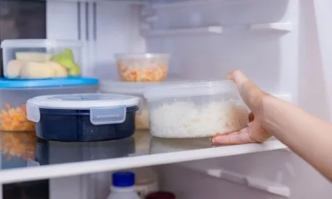 Có nên để cơm nguội thừa vào tủ lạnh?